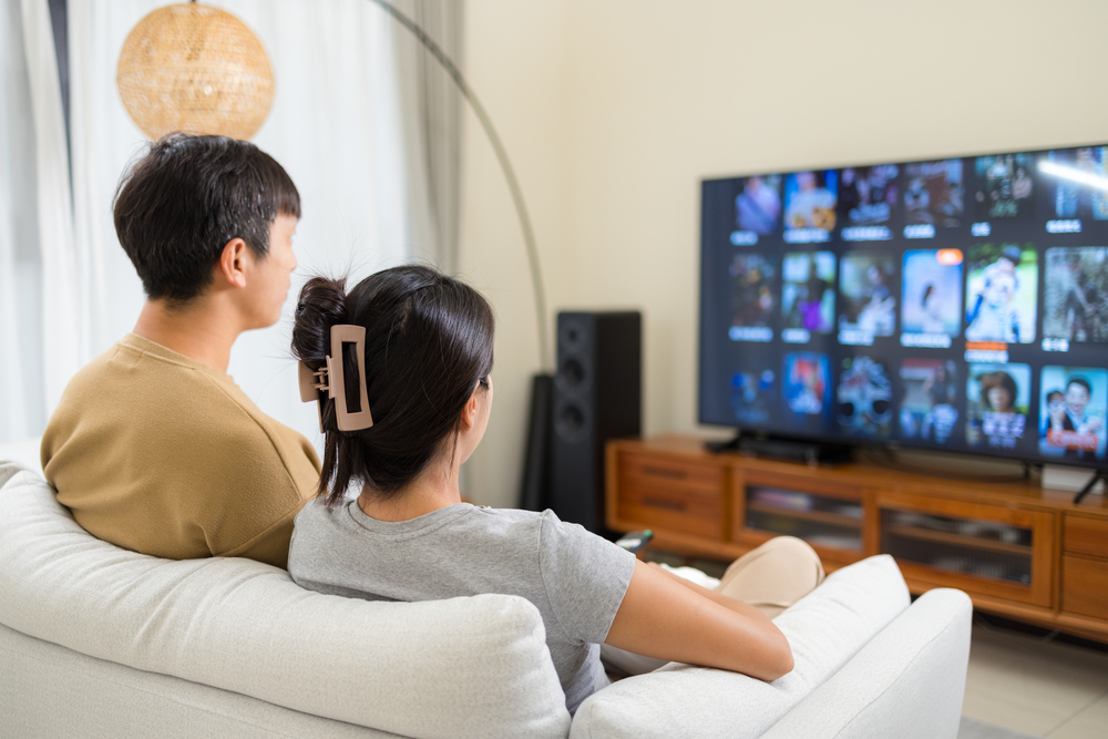COUPLE QUI REGARDE iiptv.fr